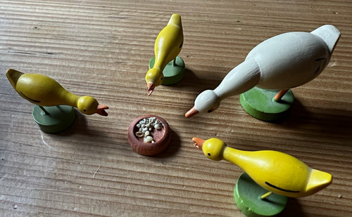 Pickende gänschen mit - 4,