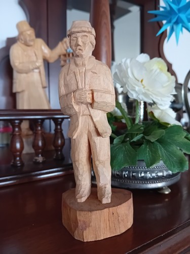 Handarbeit geschnitzte figur - handarbeit,,