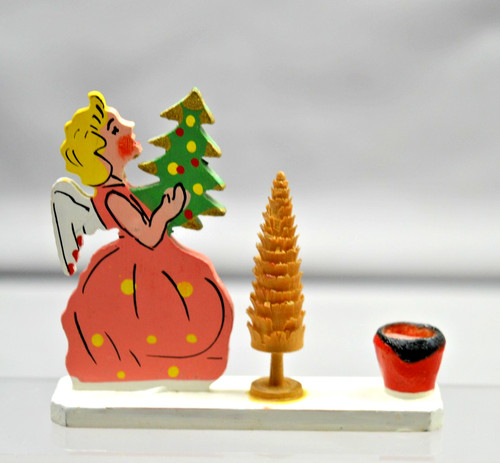 Flachfigur engel mit tanne - flachfigur,