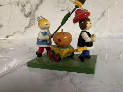 Herbstkinder mit kürbis - herbstkinder,