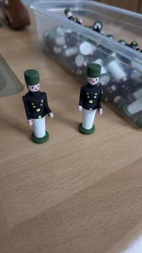 Kleine bergleute aus - kleine,